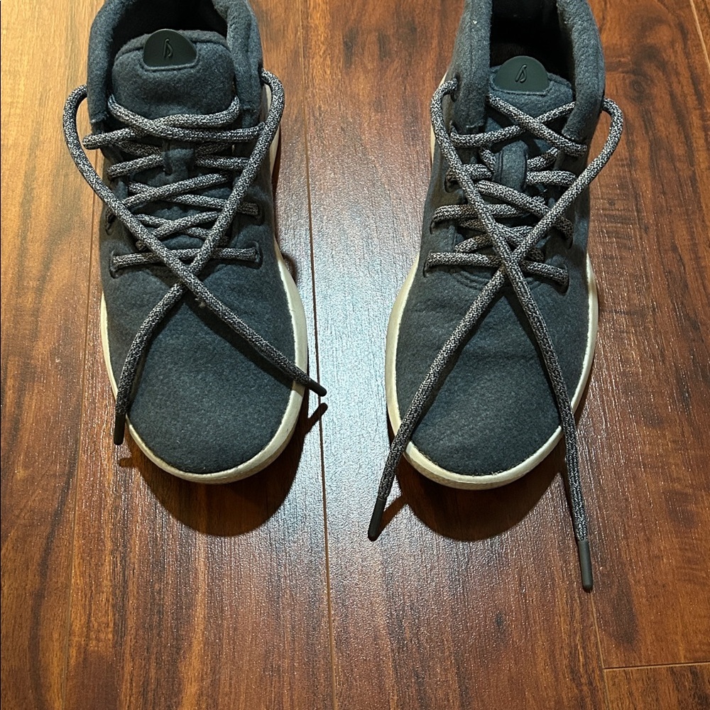 Allbirds wool mizzles in blue

Size 9
